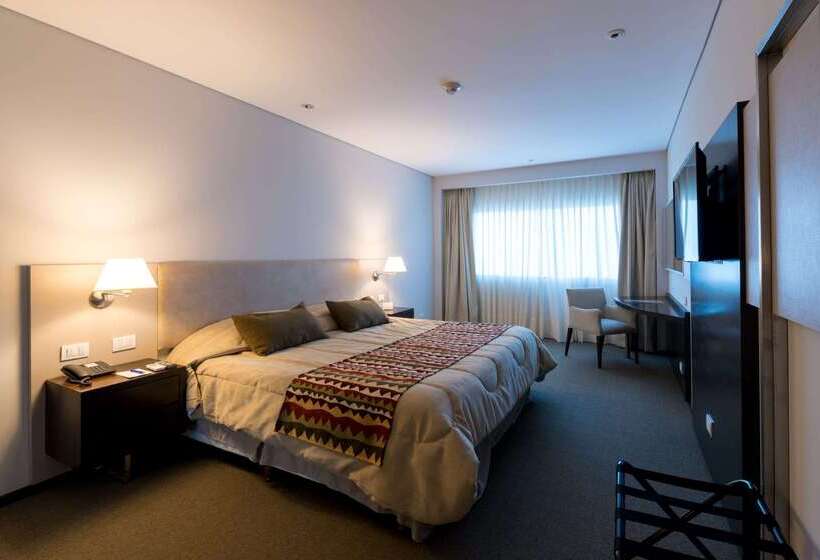 Отель Howard Johnson Plaza Villa Carlos Paz