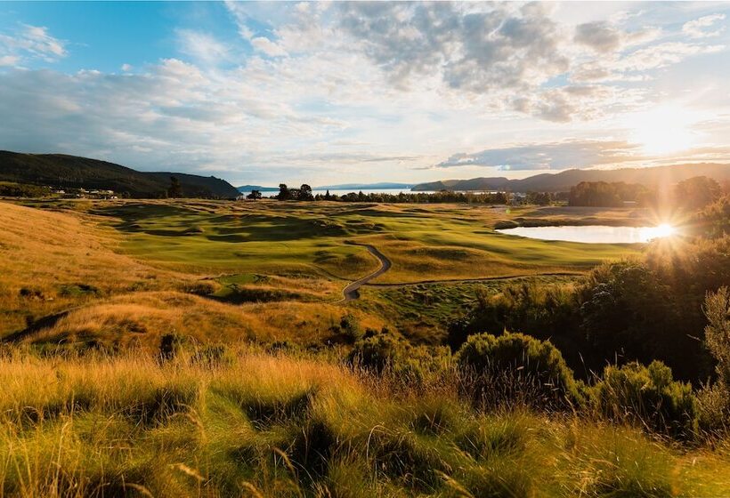 Отель Kinloch Manor & Villas