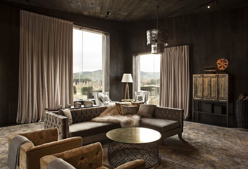 Отель Kinloch Manor & Villas