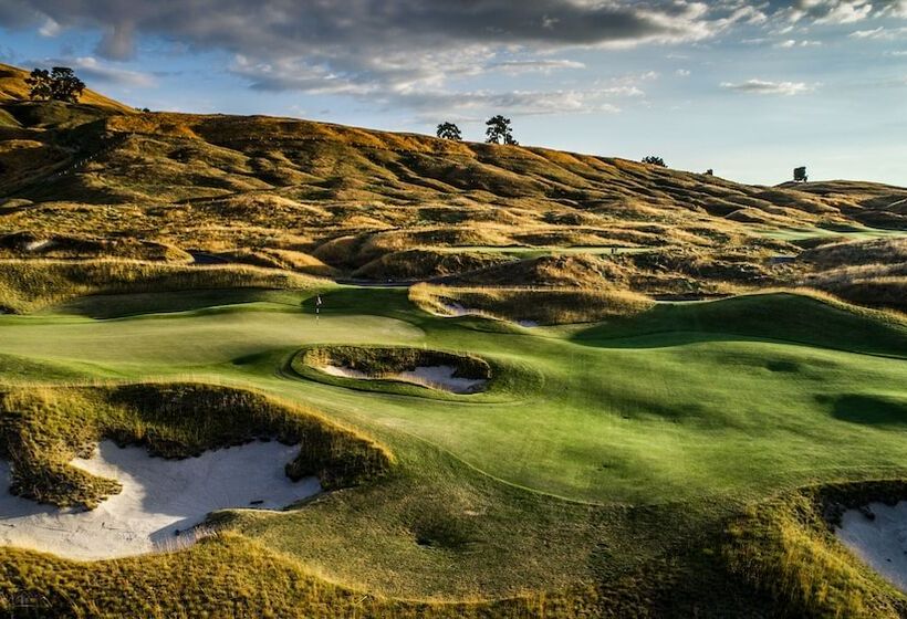 Отель Kinloch Manor & Villas