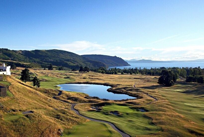 Отель Kinloch Manor & Villas