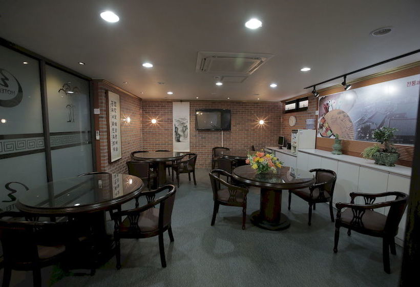 בית מלון כפרי Lynn House