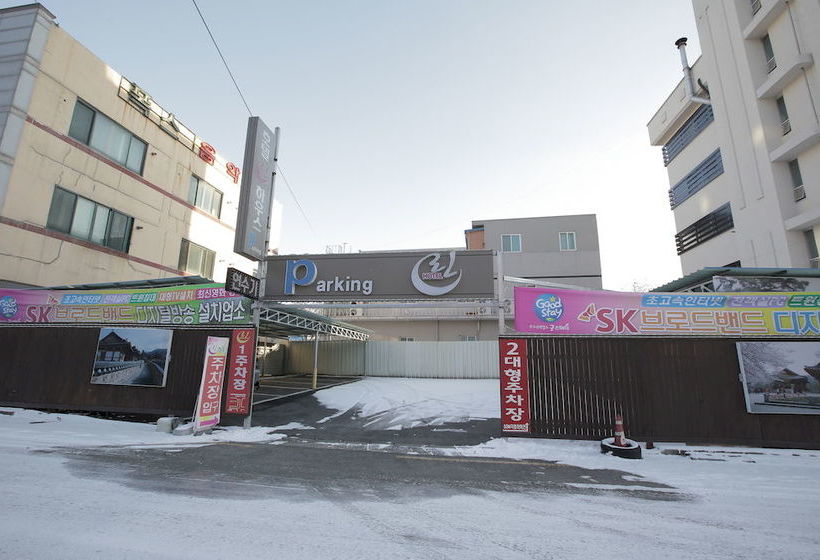 בית מלון כפרי Lynn House