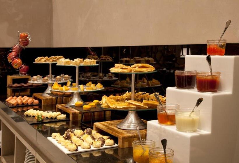 هتل NH Curitiba The Five