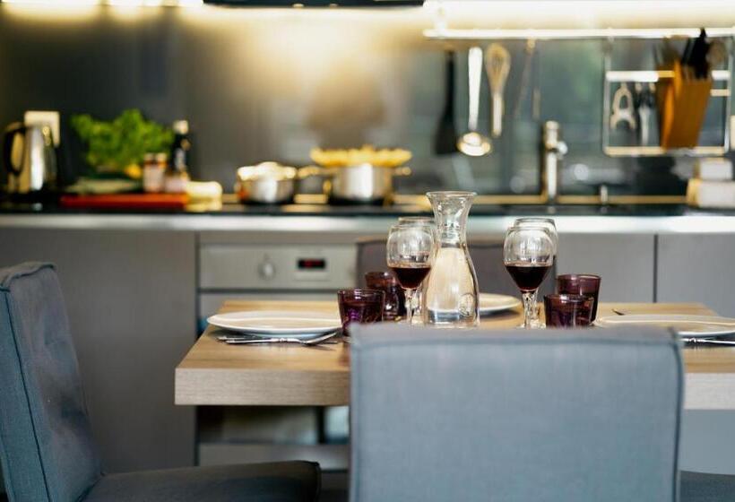 فندق Peaks Place Apartments & Spa