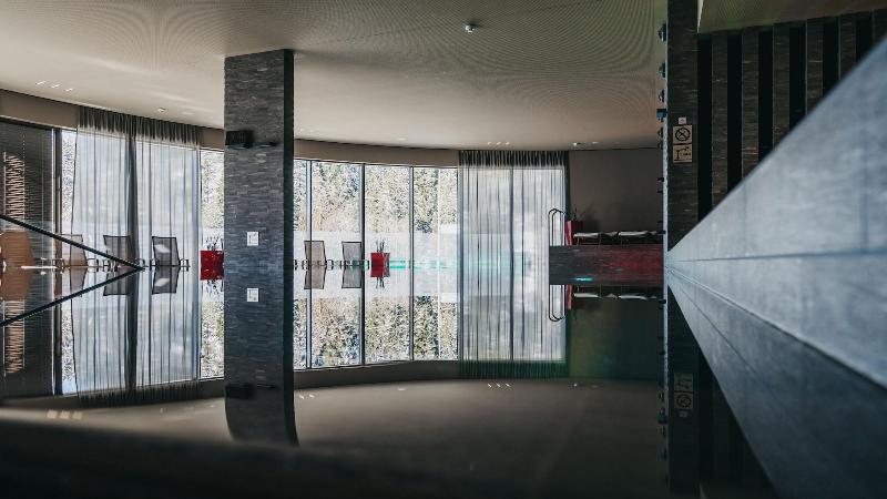 فندق Peaks Place Apartments & Spa