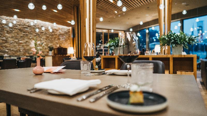 فندق Peaks Place Apartments & Spa