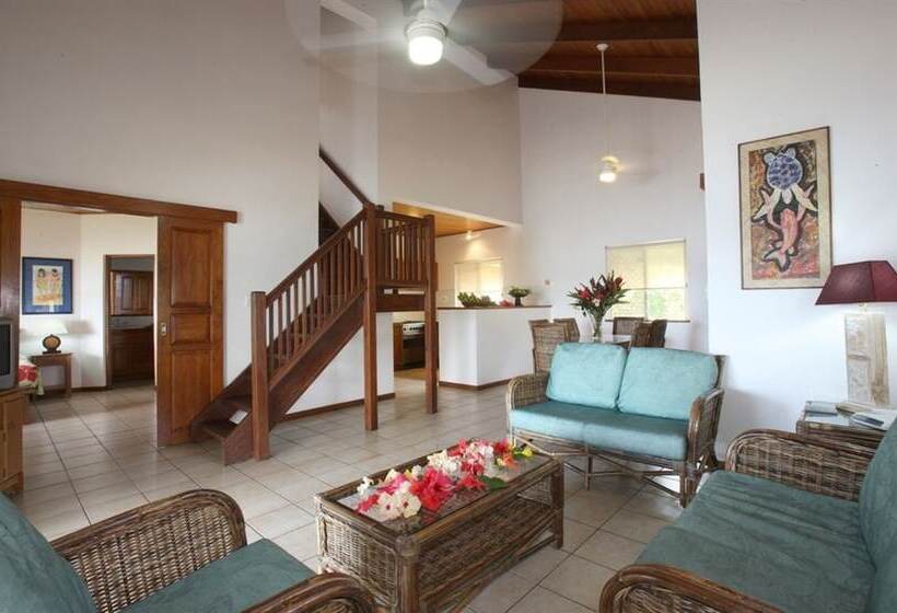 هتل Poppys On The Lagoon