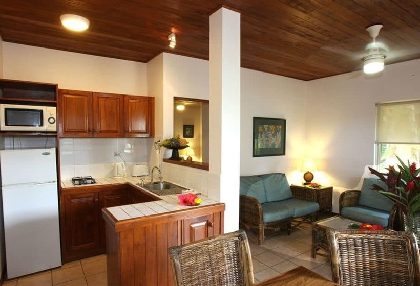 هتل Poppys On The Lagoon