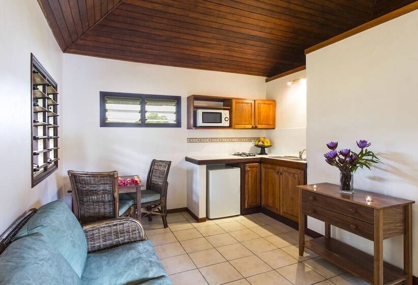 هتل Poppys On The Lagoon