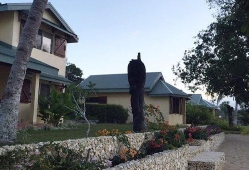 هتل Poppys On The Lagoon