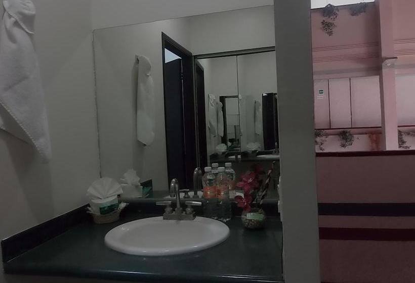 هتل Raldos Inn