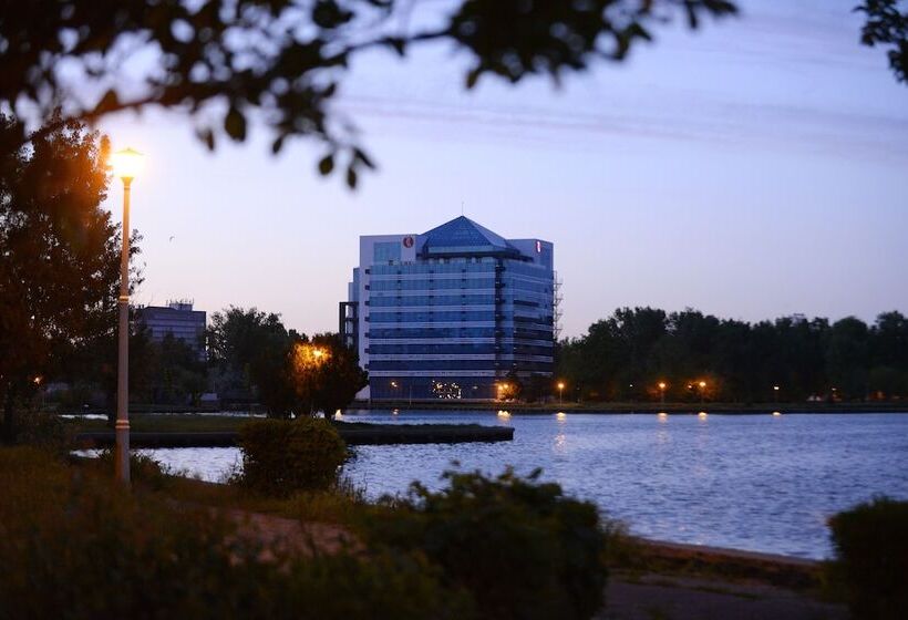فندق Ramada By Wyndham Constanta