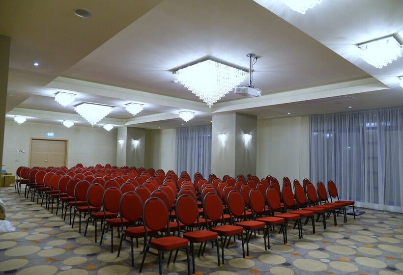 فندق Ramada By Wyndham Constanta