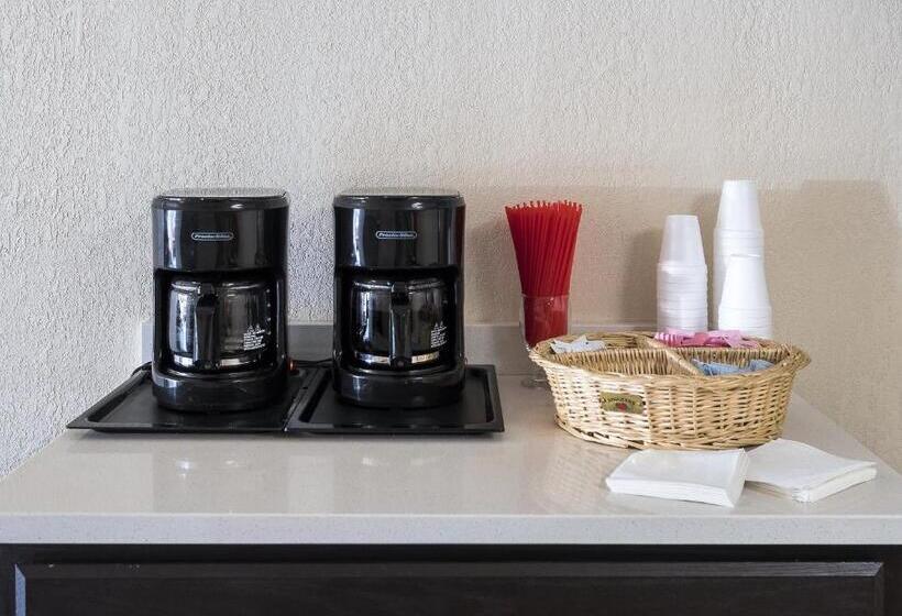 호텔 Red Roof Inn Cortland