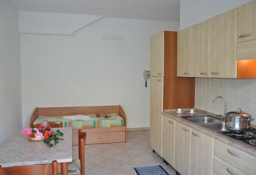 Rosy Hotel Residence