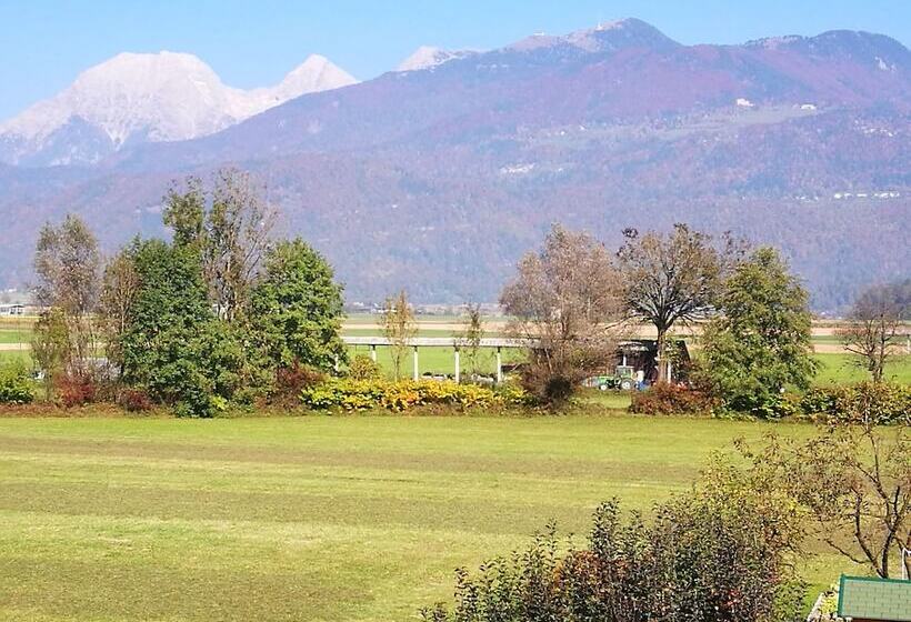 هتل Rooms & Apartments Jana