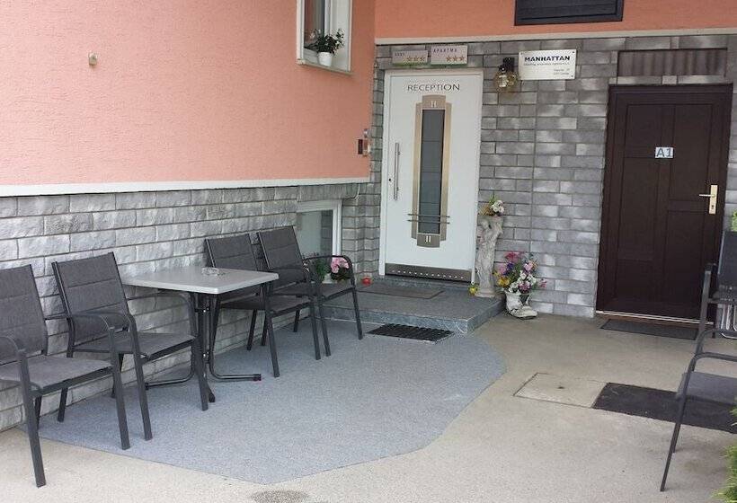 هتل Rooms & Apartments Jana