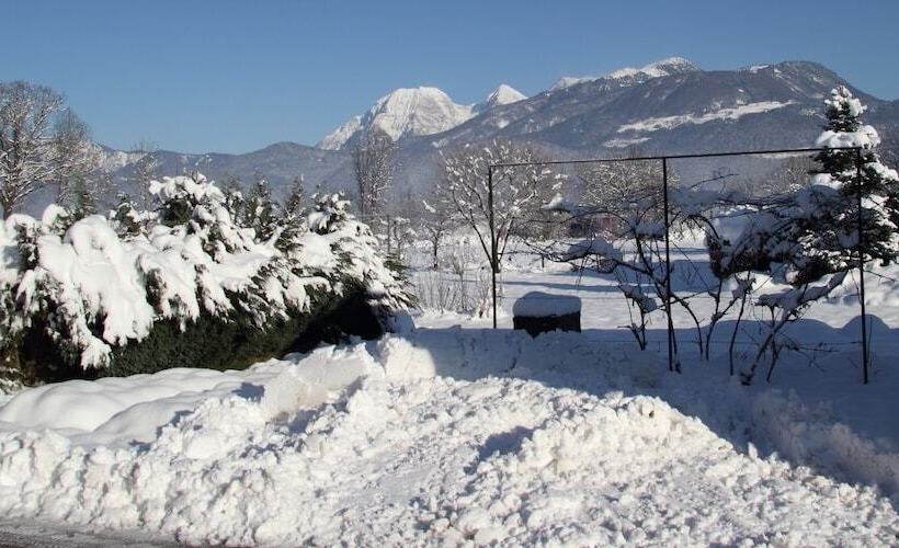 هتل Rooms & Apartments Jana