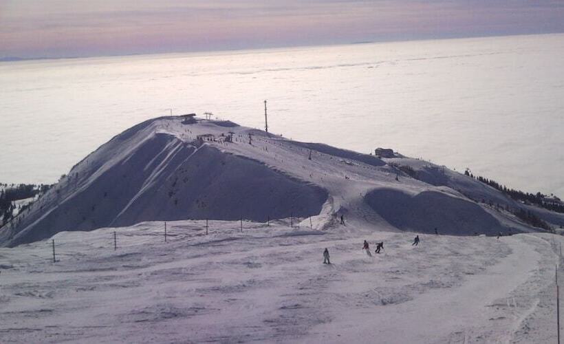 هتل Rooms & Apartments Jana