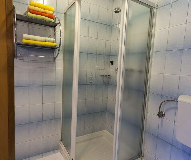 هتل Rooms & Apartments Jana