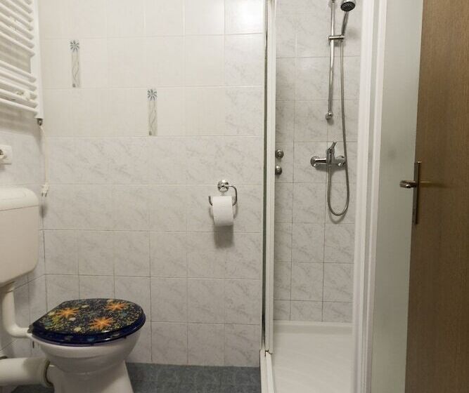 هتل Rooms & Apartments Jana