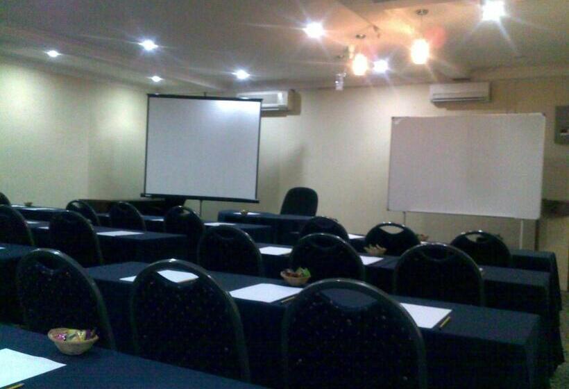 בית מלון כפרי Seri Pengantin Resort