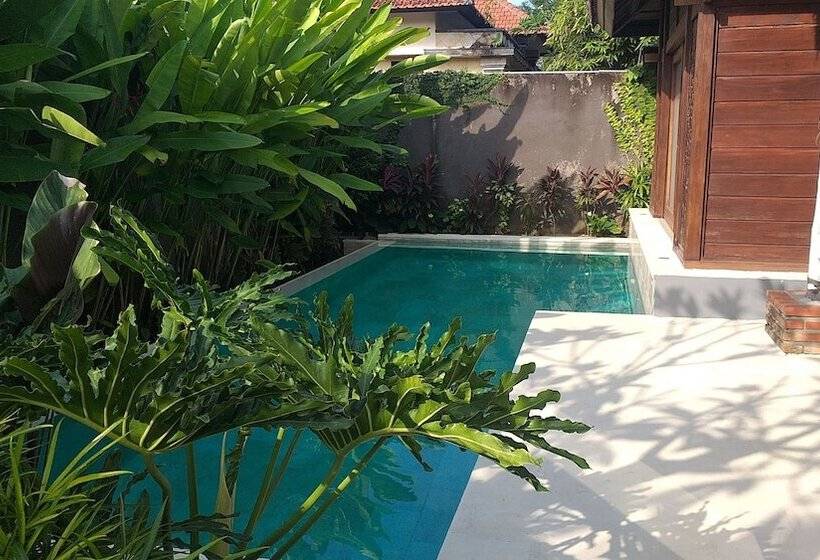 호텔 Sri Abi Ratu Villa