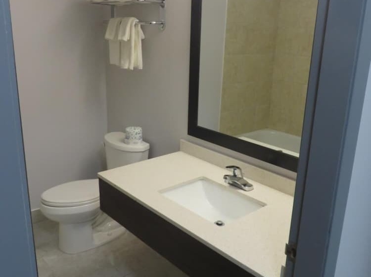 فندق Travelodge By Wyndham Rosetown