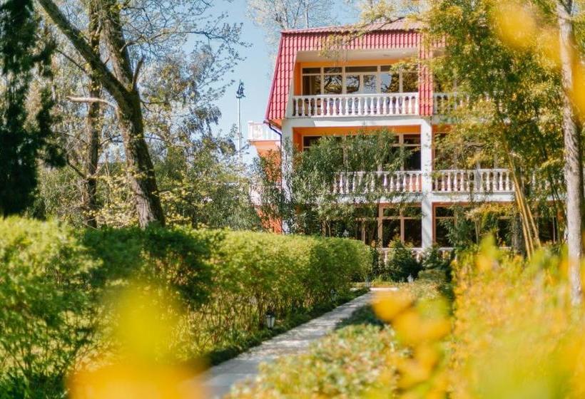 هتل Uzhnoe Vzmorie Health Resort