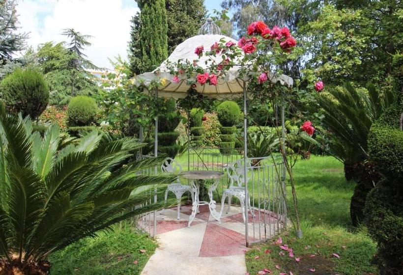 هتل Uzhnoe Vzmorie Health Resort