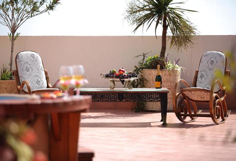 هتل Uzhnoe Vzmorie Health Resort