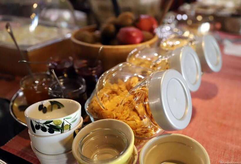 Monastiri Guesthouse