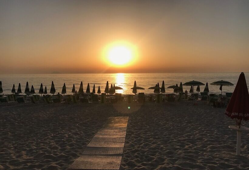 اقامتگاه Park Oasi Resort