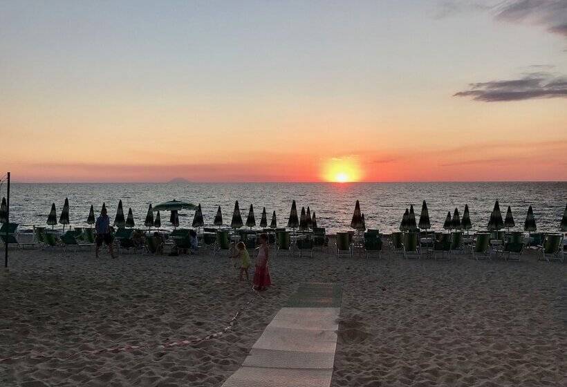 اقامتگاه Park Oasi Resort