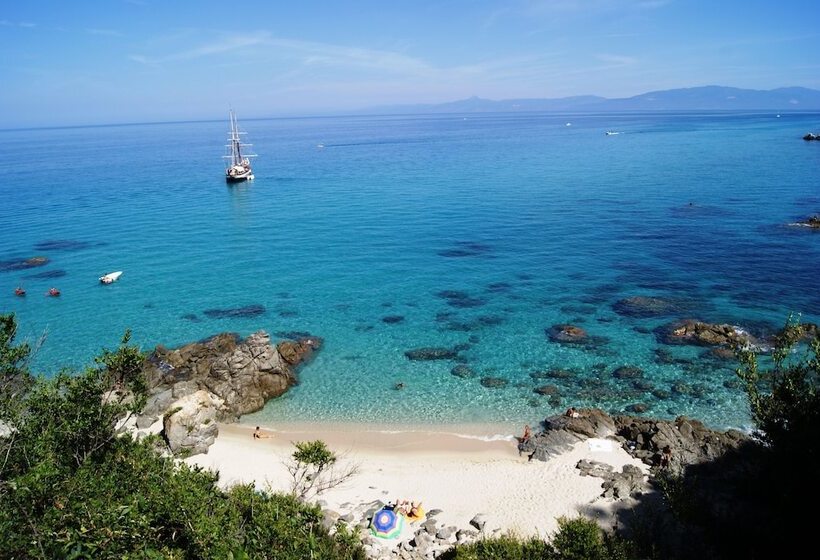 اقامتگاه Park Oasi Resort