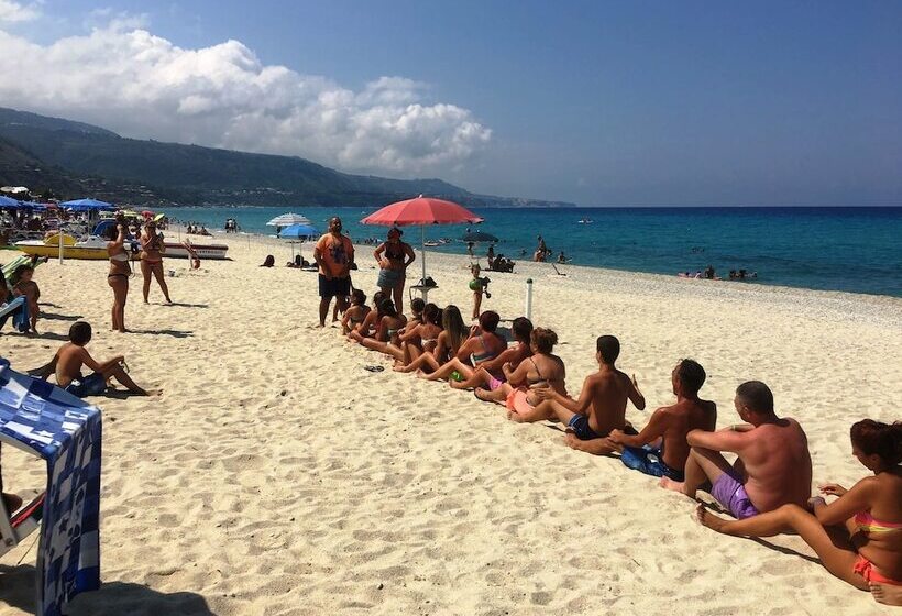 اقامتگاه Park Oasi Resort