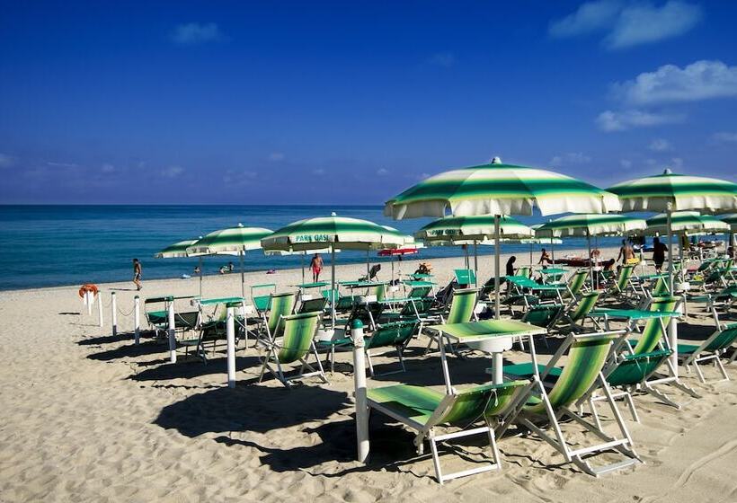 اقامتگاه Park Oasi Resort