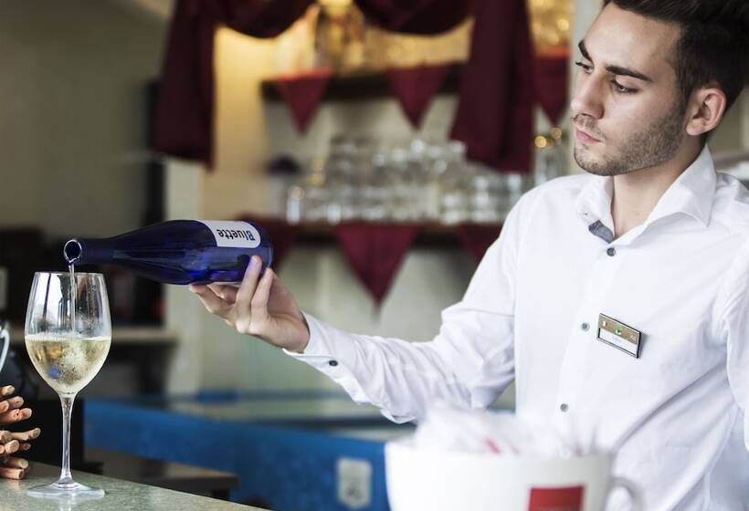 اقامتگاه Park Oasi Resort