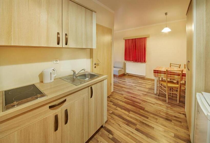 Rute Hotel And Apartments