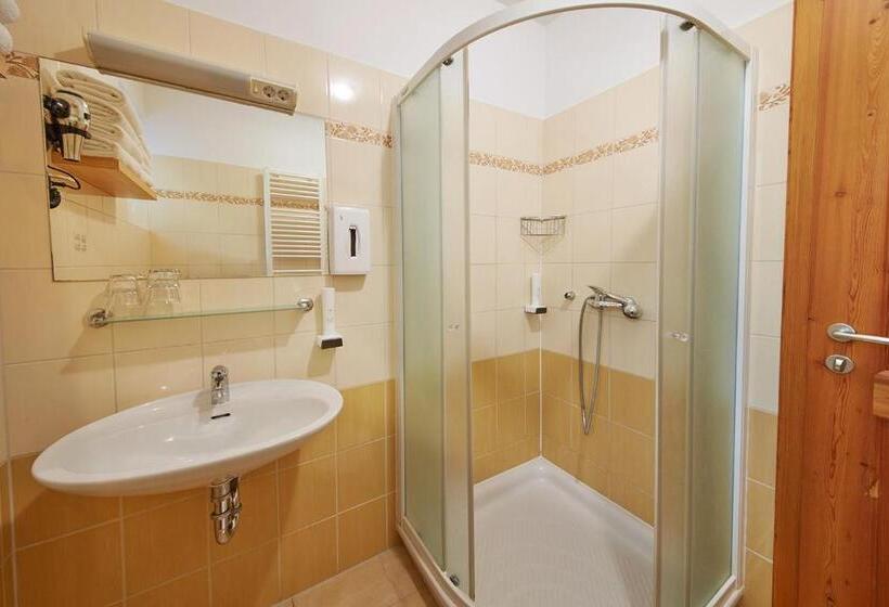 Rute Hotel And Apartments