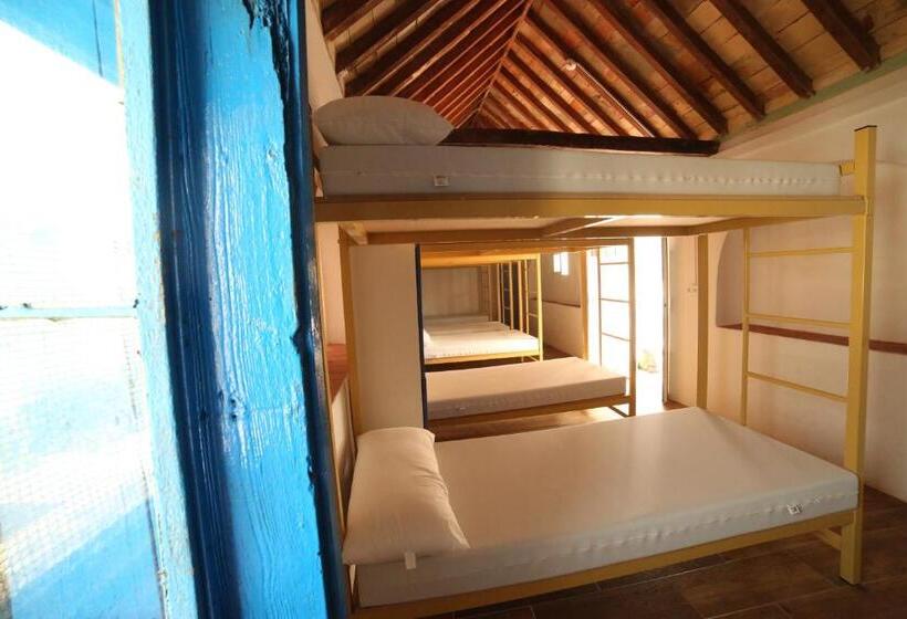 Wake Up In Tarifa Hostel & Restaurant Lounge