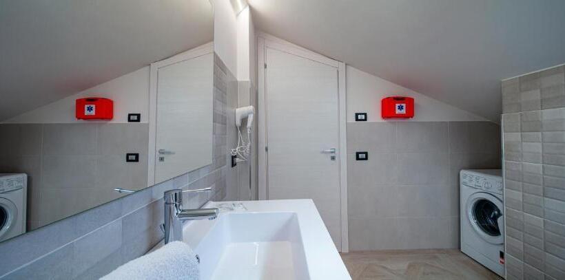 Casa Vacanze Mariaelena   Momena