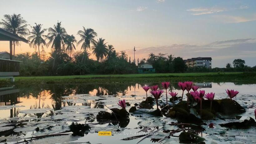 Отель Bungalow Mat Hj Limah