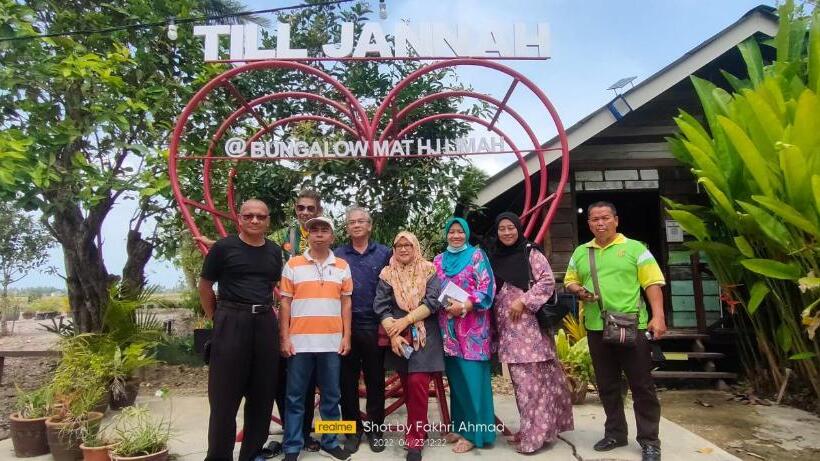 Отель Bungalow Mat Hj Limah