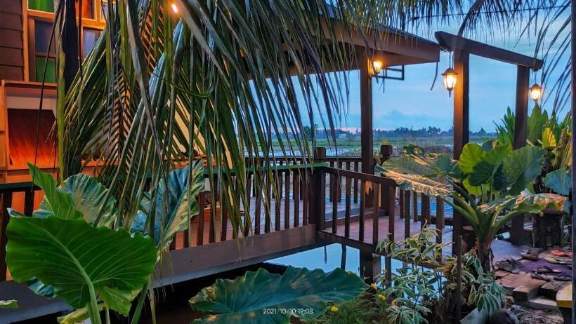 Отель Bungalow Mat Hj Limah