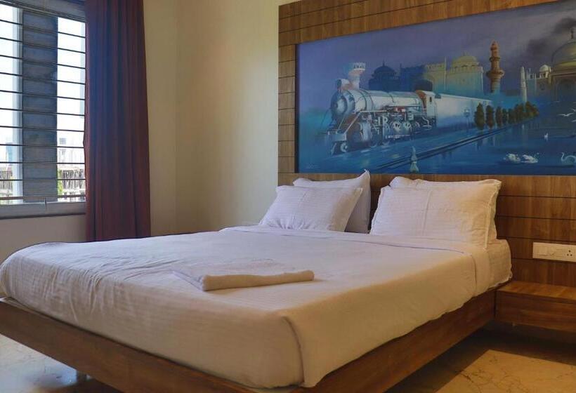 ホテル Dwarka Grand