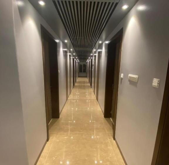 ホテル Dwarka Grand