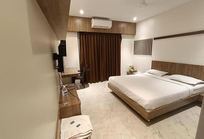 ホテル Dwarka Grand