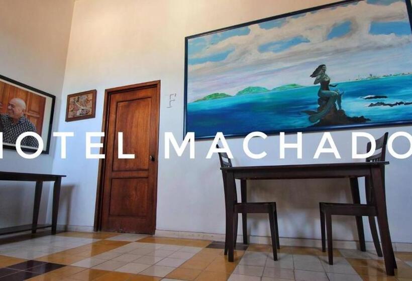 فندق Machado